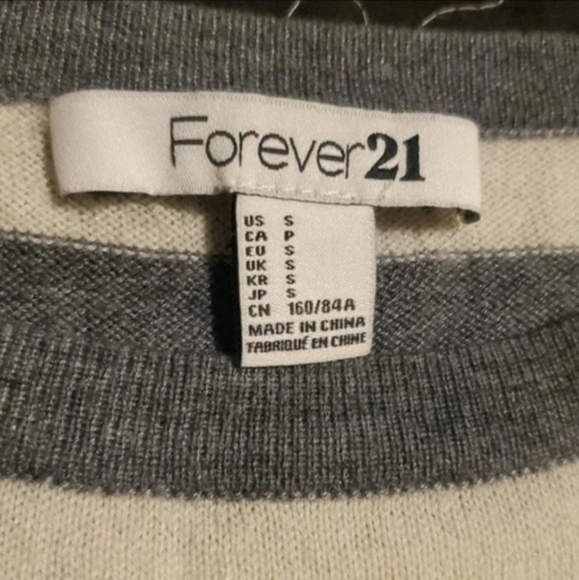 Forever 21‎ Women's Fall Striped Sweater. Gray & White Size Small - Picture 4 of 4